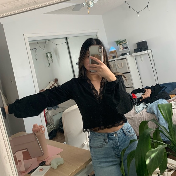 Lace buttoned up long sleeve - Picture 2 of 3